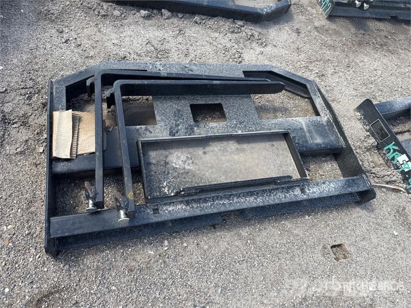  Quantity of (2)  GIYI GY-FR47 36 in Mini Skid Stee Çatallar