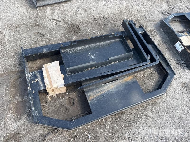 Quantity of (2) GIYI GY-FR47 30 in Mini Skid Stee Çatallar