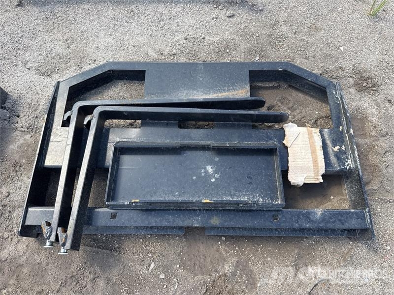 Quantity of (2) GIYI GY-FR47 30 in Mini Skid Stee Çatallar