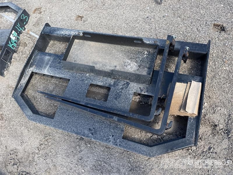  Quantity of (2)  GIYI GY-FR47 36 in Mini Skid Stee Çatallar