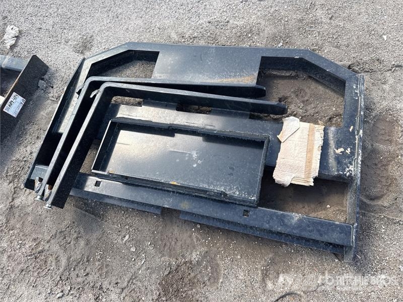 Quantity of (2) GIYI GY-FR47 30 in Mini Skid Stee Çatallar