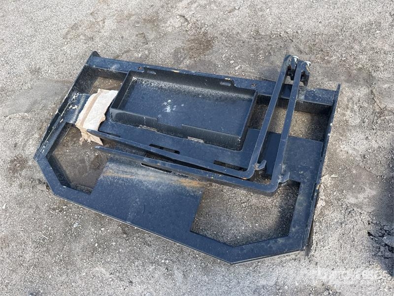 Quantity of (2) GIYI GY-FR47 30 in Mini Skid Stee Çatallar