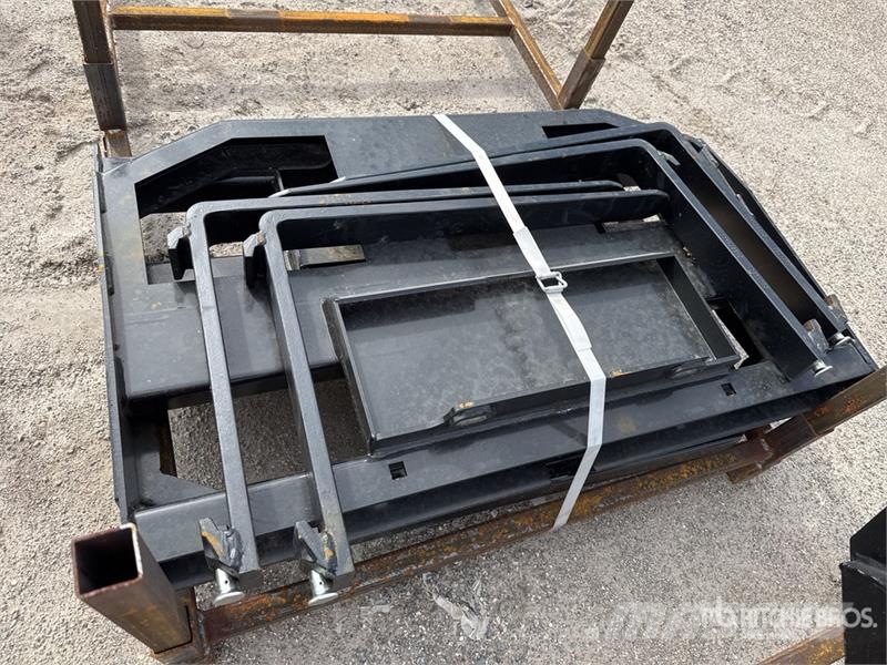  Quantity of (2)  GIYI GY-FR47 30 in Mini Skid Stee Horquillas