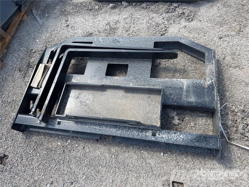  Quantity of (2)  GIYI GY-FR47 36 in Mini Skid Stee Çatallar