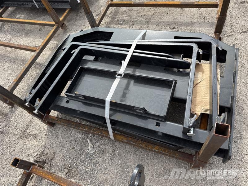  Quantity of (2)  GIYI GY-FR47 30 in Mini Skid Stee Horquillas