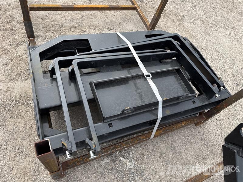 Quantity of (2) GIYI GY-FR47 36 in Mini Skid Stee Horquillas