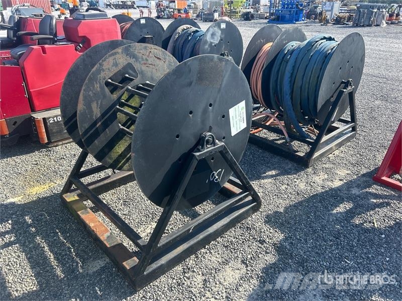 Quantity of (2) Heavy Duty Hose Reels Otros componentes