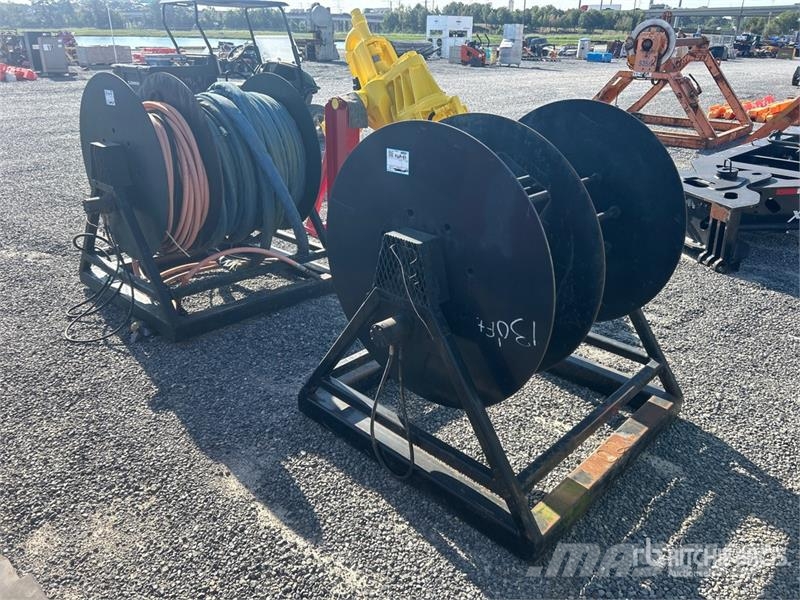 Quantity of (2) Heavy Duty Hose Reels Otros componentes