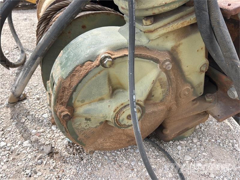 Quantity of (2) Hydraulic Braden Truck Winch's Muud osad