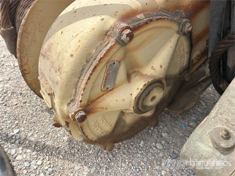 Quantity of (2) Hydraulic Braden Truck Winch's Muud osad