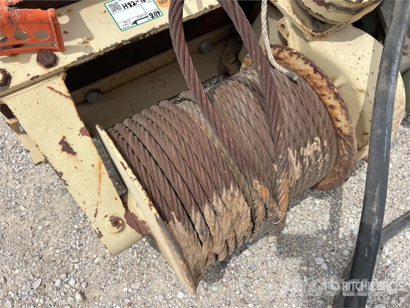 Quantity of (2) Hydraulic Braden Truck Winch's Muud osad