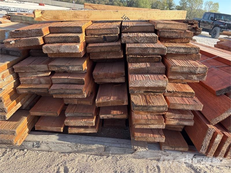 Quantity of 2 in x 7 in Lumber Egyéb alkatrészek