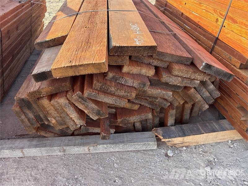  Quantity of 2 in x 7 in Lumber Egyéb alkatrészek