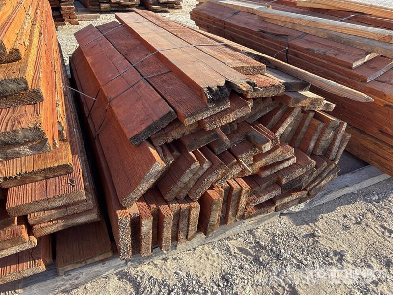  Quantity of 2 in x 7 in Lumber Egyéb alkatrészek