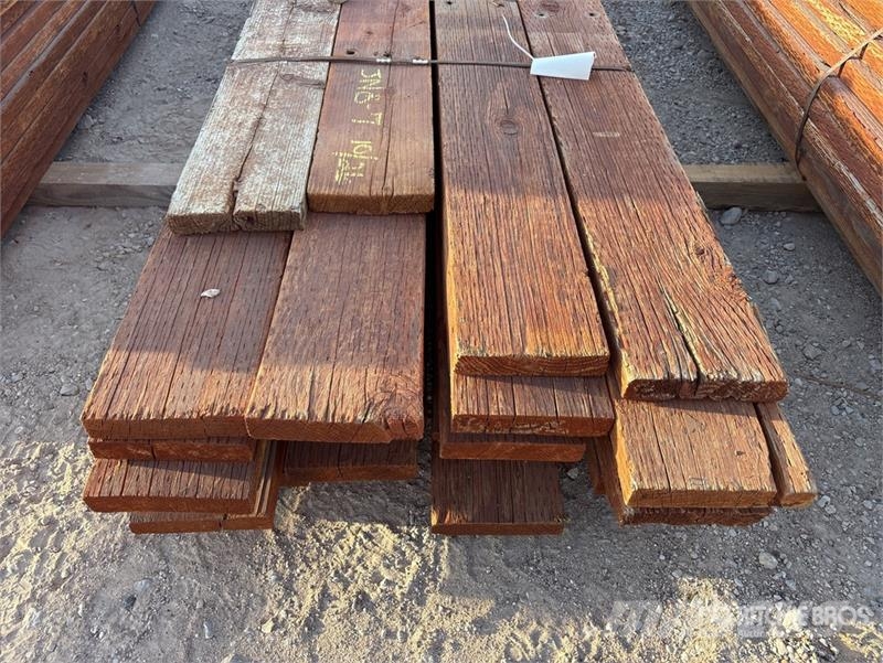  Quantity of 2 in x 7 in Lumber مكونات أخرى