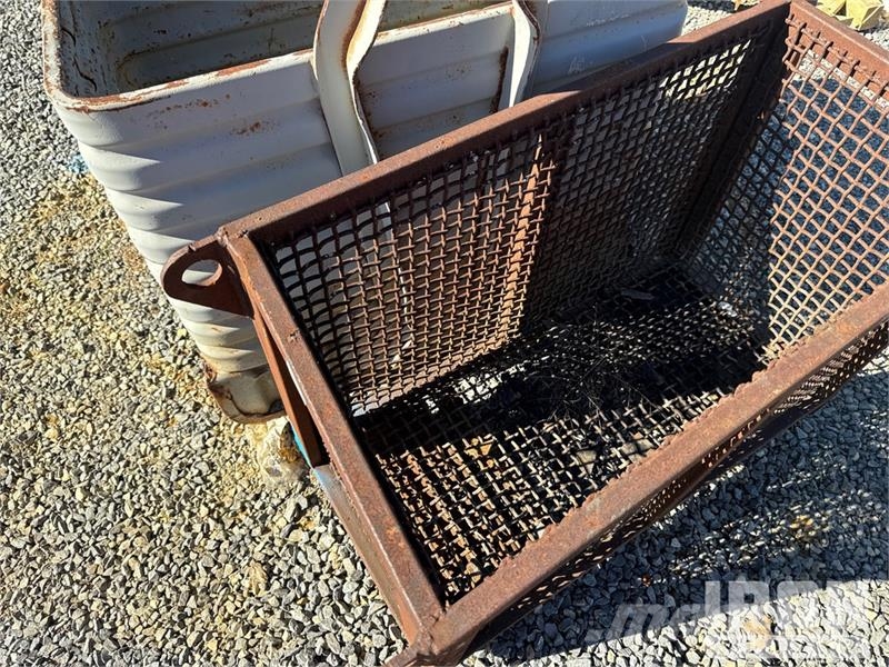 Quantity of (2) Industrial Material Handling Bins Andre komponenter