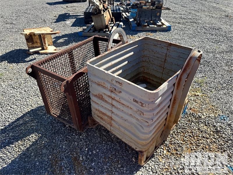 Quantity of (2) Industrial Material Handling Bins Andre komponenter