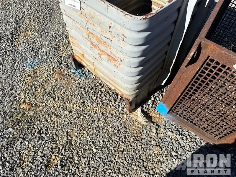 Quantity of (2) Industrial Material Handling Bins Andre komponenter
