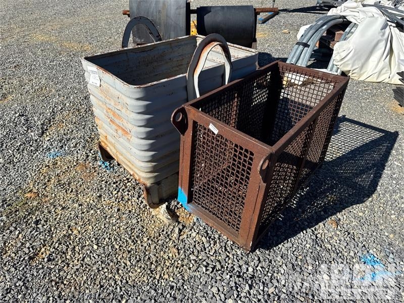 Quantity of (2) Industrial Material Handling Bins Andre komponenter
