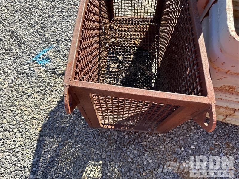 Quantity of (2) Industrial Material Handling Bins Andre komponenter