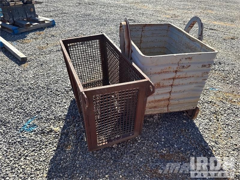 Quantity of (2) Industrial Material Handling Bins Andre komponenter
