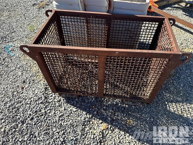 Quantity of (2) Industrial Material Handling Bins Andre komponenter
