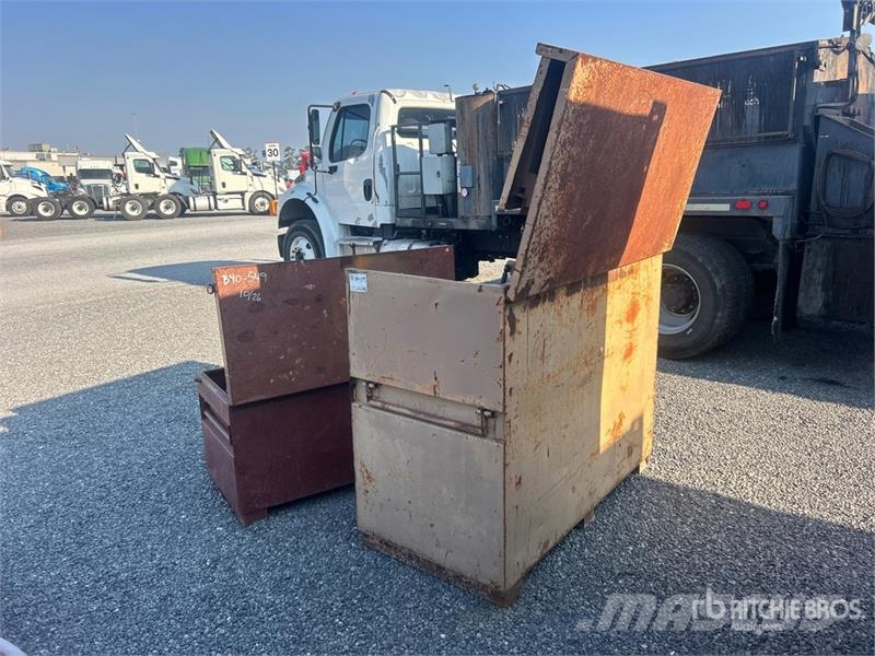  Quantity of (2) Job Site Box Drugi deli