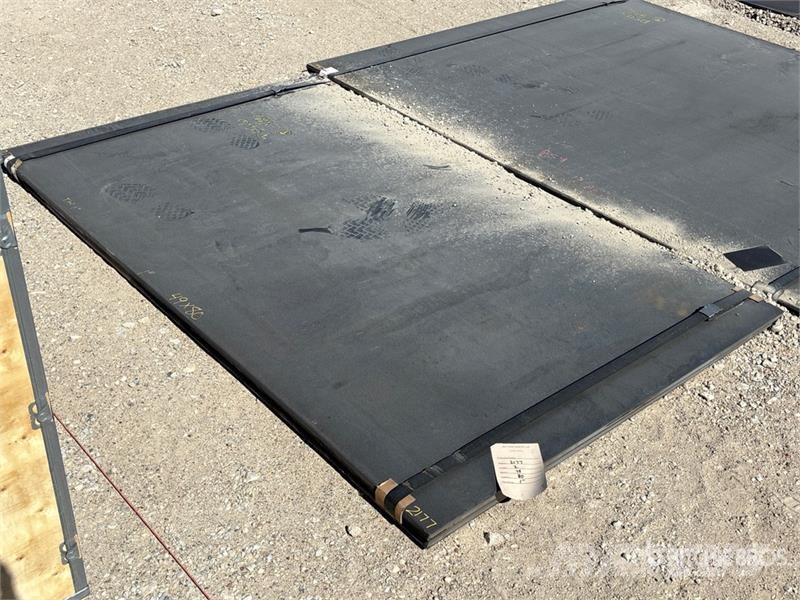  Quantity of (2) Kit Containers 4 ft 1 in x 6 ft 8  Outros componentes