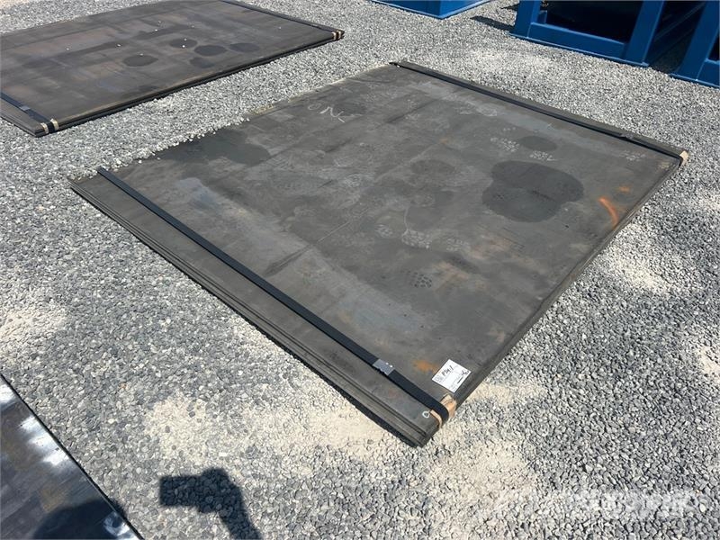 Quantity of (2) Kit Containers 6 ft x 6 ft 7 in ( Outros componentes