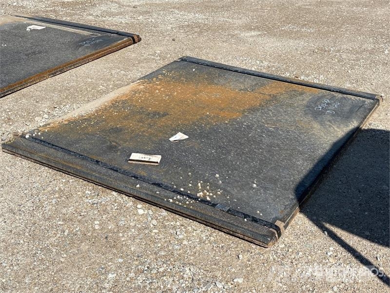 Quantity of (2) Kit Containers Steel 5 ft x 6 ft Andre komponenter