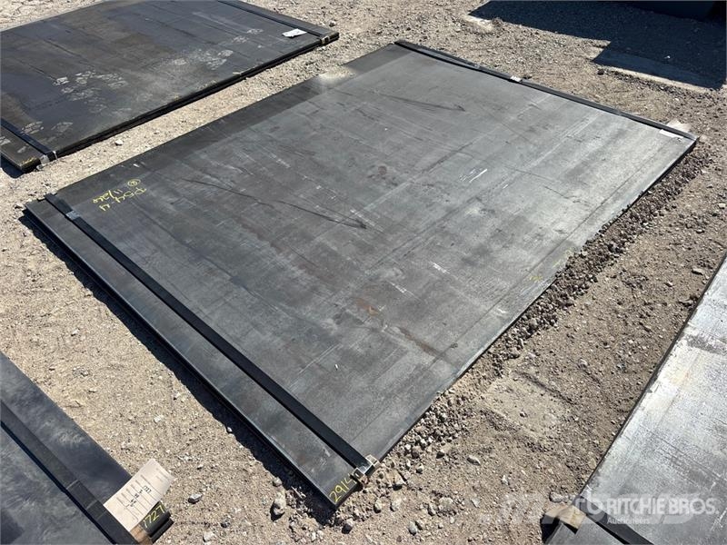 Quantity of (2) Kit Containers 6 ft x 7 ft 10 in ( Outros componentes