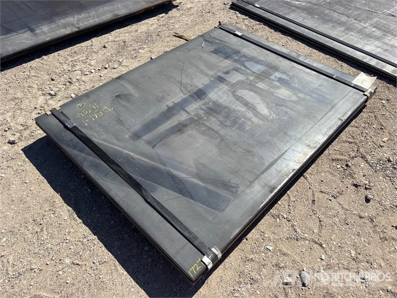 Quantity of (2) Kit Containers 4 ft 1 in x 5 ft 4 Outros componentes