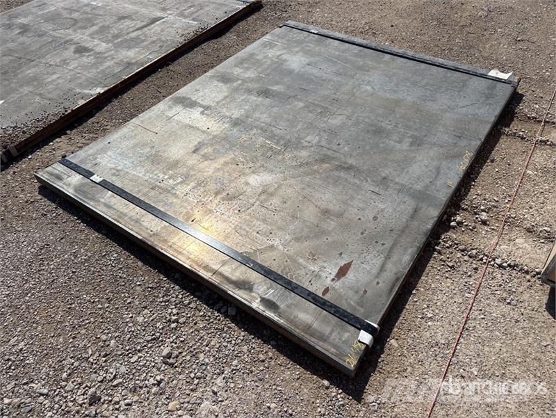 Quantity of (2) Kit Containers Steel 5 ft x 6 ft Andre komponenter