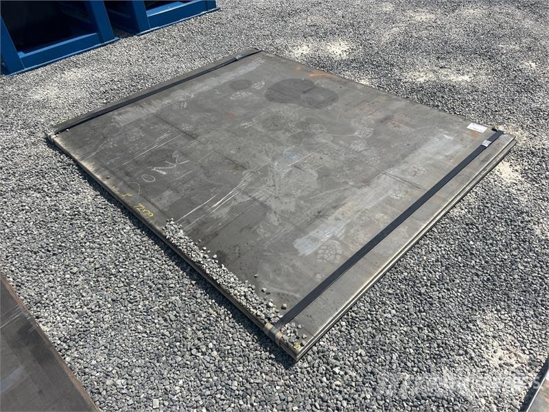 Quantity of (2) Kit Containers 6 ft x 6 ft 7 in ( Outros componentes