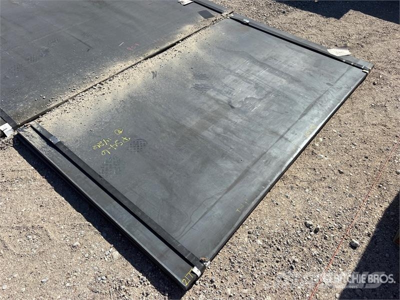 Quantity of (2) Kit Containers 4 ft 1 in x 6 ft 8  Outros componentes