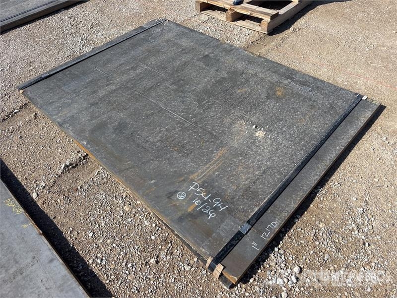 Quantity of (2) Kit Containers Steel 5 ft x 7 ft Andre komponenter