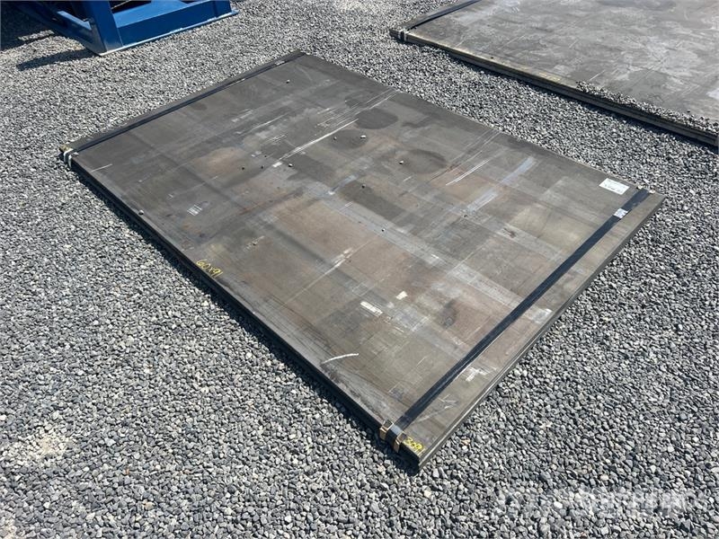 Quantity of (2) Kit Containers 5 ft x 7 ft 7 in R Outros componentes