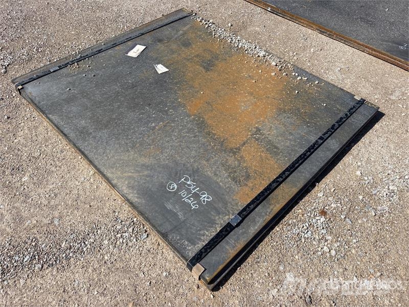 Quantity of (2) Kit Containers Steel 5 ft x 6 ft Andre komponenter