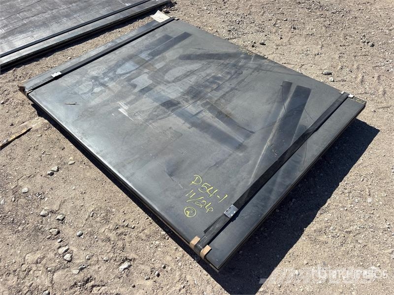 Quantity of (2) Kit Containers 4 ft 1 in x 5 ft 4 Outros componentes