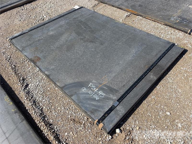 Quantity of (2) Kit Containers Steel 5 ft x 7 ft Andre komponenter