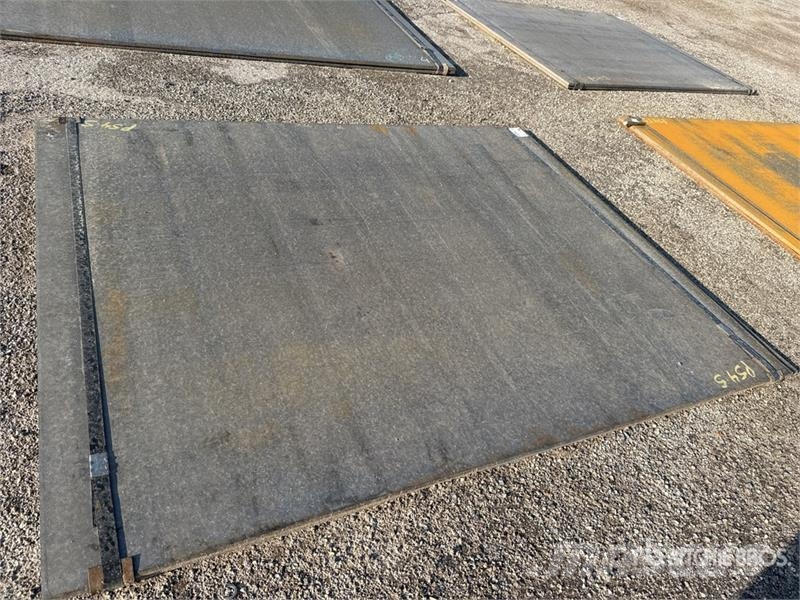 Quantity of (2) Kit Containers 6 ft x 9 ft Steel Andre komponenter