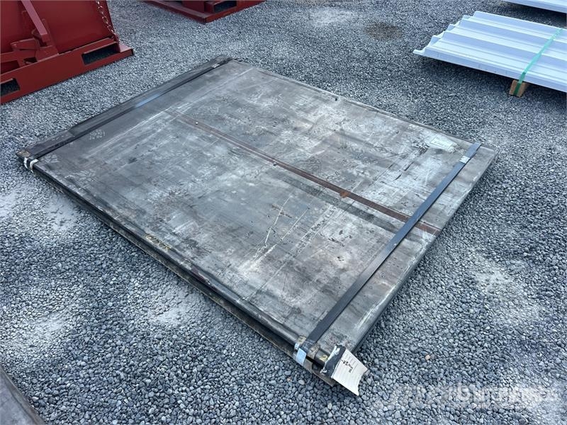 Quantity of (2) Kit Containers Steel 5 ft 2 in x Outros componentes