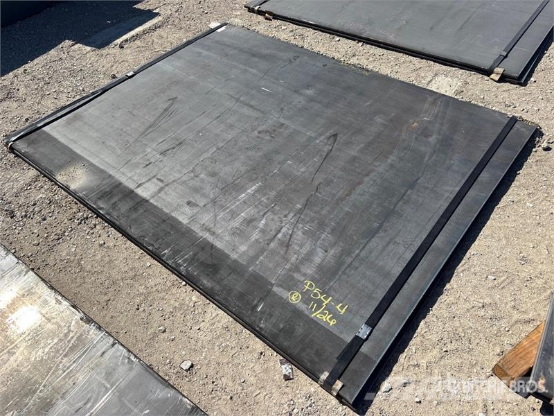 Quantity of (2) Kit Containers 6 ft x 7 ft 10 in ( Outros componentes
