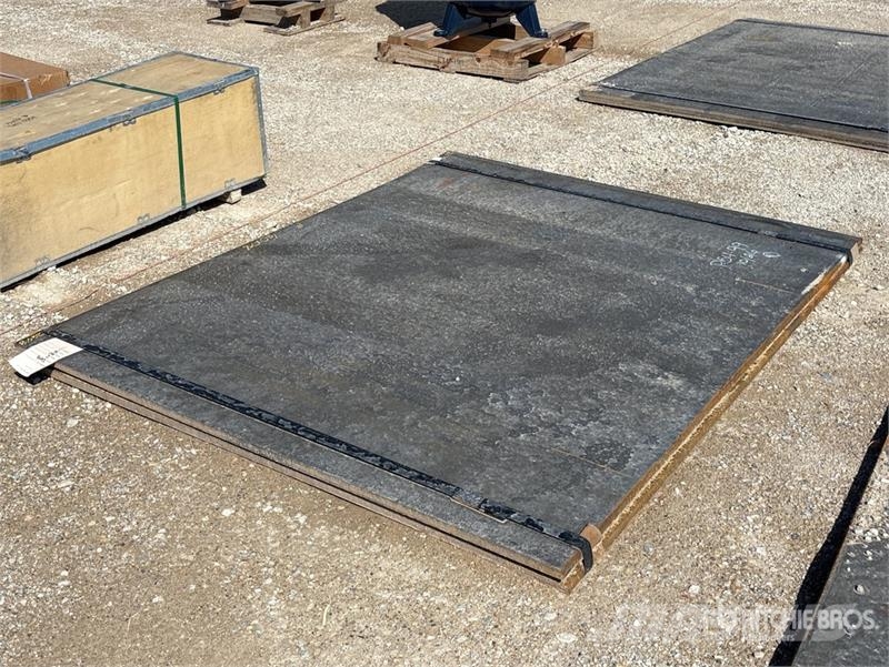 Quantity of (2) Kit Containers Steel 5 ft x 6 ft Andre komponenter