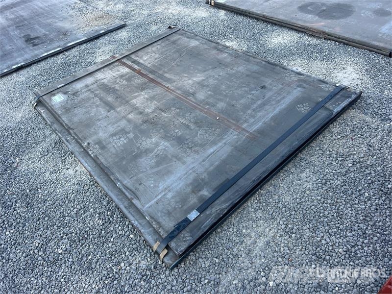 Quantity of (2) Kit Containers Steel 5 ft 2 in x Outros componentes