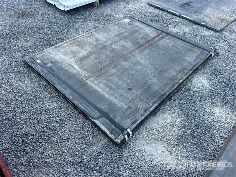 Quantity of (2) Kit Containers Steel 5 ft 2 in x Outros componentes