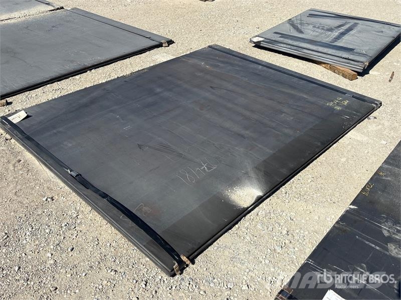 Quantity of (2) Kit Containers 6 ft x 7 ft 10 in ( Outros componentes