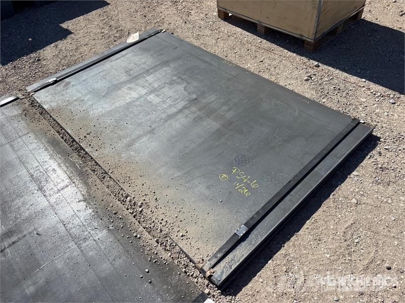  Quantity of (2) Kit Containers 4 ft 1 in x 6 ft 8  Outros componentes