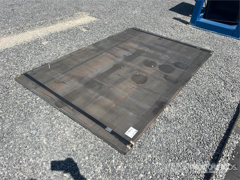 Quantity of (2) Kit Containers 5 ft x 7 ft 7 in R Outros componentes