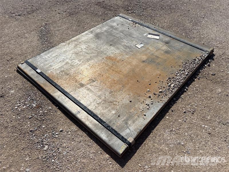 Quantity of (2) Kit Containers Steel 5 ft x 6 ft Andre komponenter